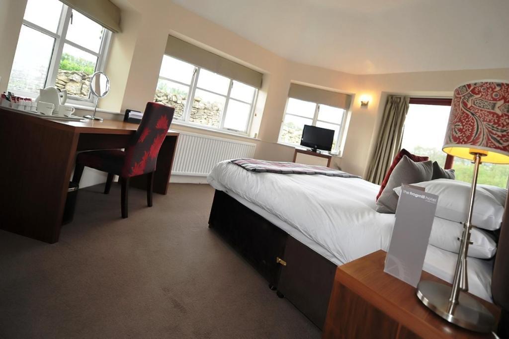 The Frogmill Hotel Shipton  Zimmer foto
