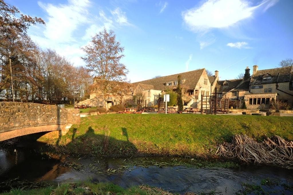 The Frogmill Hotel Shipton  Exterior foto